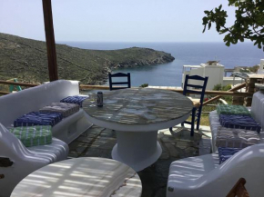 Lovely studio on the best beach with privet garden